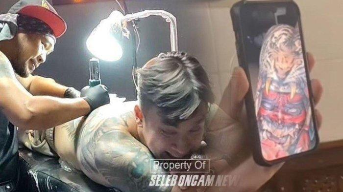 Tato di punggung Rendy Kjaernett disebut mirip barongsai.