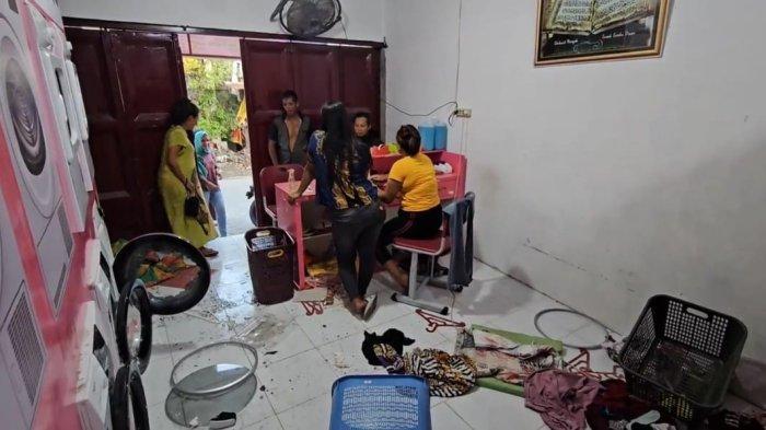 Suasana tempat jasa pencucian pakaian (laundry) yang jadi sasaran penjarahan para pelaku tawuran di Kelurahan Belawan Satu, Kecamatan Medan Belawan, Kota Medan, Minggu (30/6/2024)
