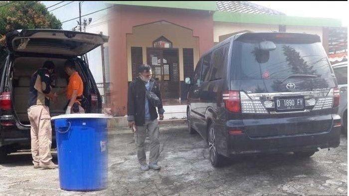 Suasana rumah penemuan jasad ibu dan anak yang meningal dunia di bagasi mobil di Dusun Ciseuti, Desa/Kecamatan Jalan Cagak, Kabupaten Subang, Jawa Barat, Sabtu (21/8/2021) - 5 teka-teki kasus tewasnya ibu dan anak di Subang