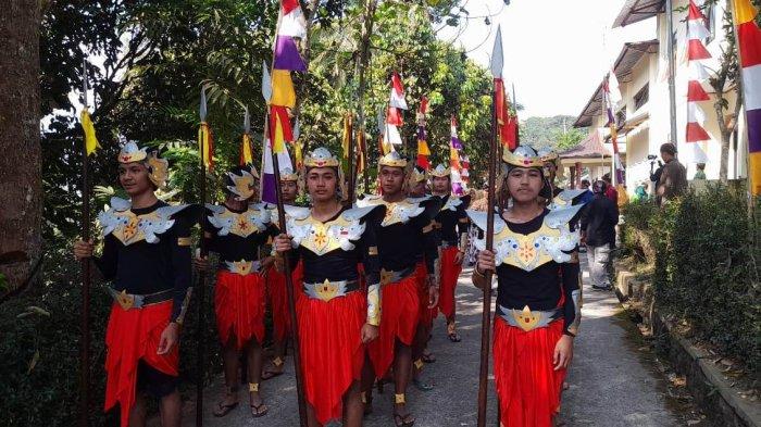 Paguyuban Kanigara yang beranggotakan warga dari tiga desa terdampak proyek strategis nasional (PSN) Bendungan Bener Purworejo, di Kecamatan Kepil, Kabupaten Wonosobo, menggelar Festival Gendhing Bogowonto selama 4 hari: 16-19 Agustus 2023.