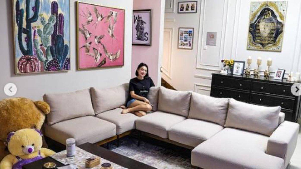 Artis yang dulu tinggal di tempat kecil tanpa toilet dan Ayahnya kuli, kini sukses