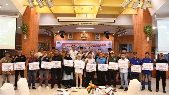 PT Semen Padang pada 30 Agustus 2023 menyalurkan dana sebesar Rp3 miliar kepada 14 pengurus Forum Nagari yang tersebar di empat kecamatan di Kota Padang.
