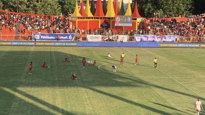 Akhir pertandingan antara Semen Padang FC menghadapi Arema FC di Stadion GOR H Agus Salim Padang, Jumat (27/12/2024).