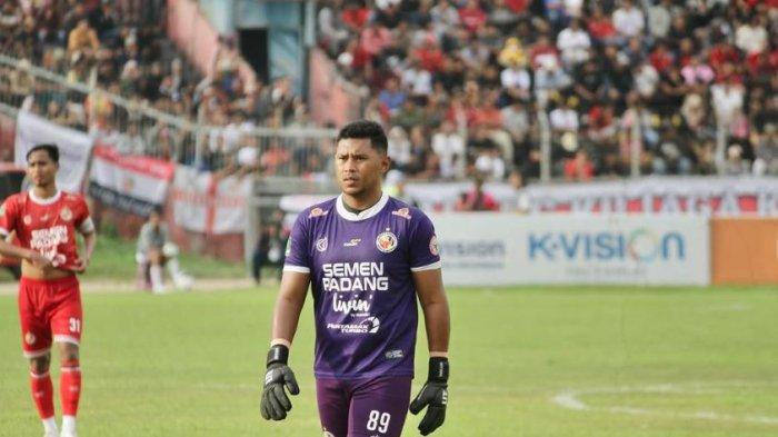 SPFC PERKENALKAN KIPER - Kiper Semen Padang FC atau SPFC, Achmad Iqbal Bachtiar, saat diperkenalkan kembali sebagai bagian skuad Kabau Sirah untuk musim BRI Super League 2025/2026.