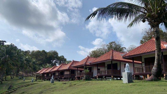 Benan Island ini telah berdiri sejak 2021 silam. Kehadiran resort ini diharapkan menjadi daya tarik bagi wisatawan untuk datang berwisata ke Pulau Benan, Kecamatan Katang Bidara, Kabupaten Lingga.