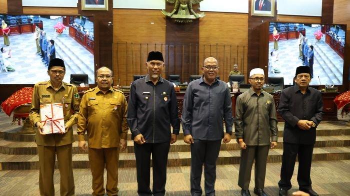 Dewan Perwakilan Rakyat Daerah (DPRD) dan Pemerintah Provinsi Sumatera Barat (Sumbar) menetapkan Kebijakan Umum Anggaran dan Plafon Prioritas Anggaran Sementara (KUA-PPAS) 2024.