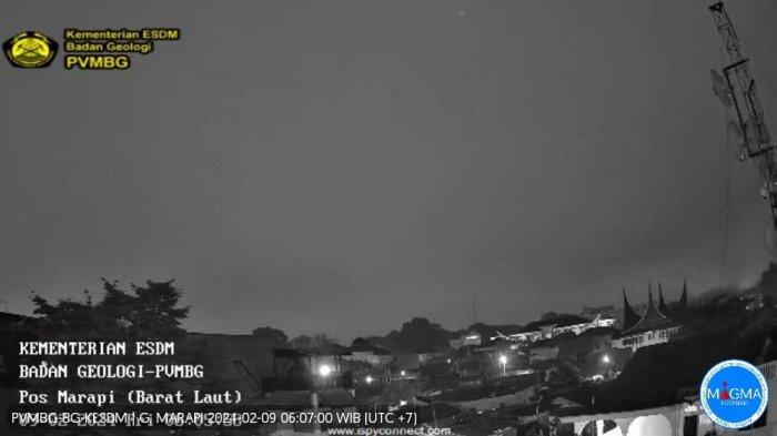 Visualisasi Gunung Marapi dari Pos PGA Bukittinggi Jumat (9/2/2024).