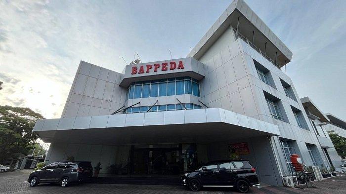 EFISIENSI ANGGARAN BAPPEDA SUMBAR- Kantor Bappeda Sumatera Barat (Sumbar) dipotret pada Selasa (11/2/2025 sore. Saat ini Bappeda Sumbar telah memberlakukan efisiensi angggaran, misalnya pemangkasan anggaran ATK sebanyak 75 persen, penggunaan AC dengan suhu minimal 24 derajat celsius dan lain sebagainya.