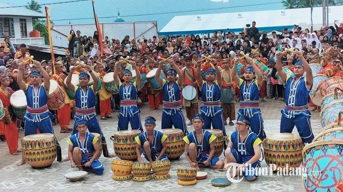 Festival Danau Maninjau beberapa waktu lalu di Tepian Danau Maninjau.