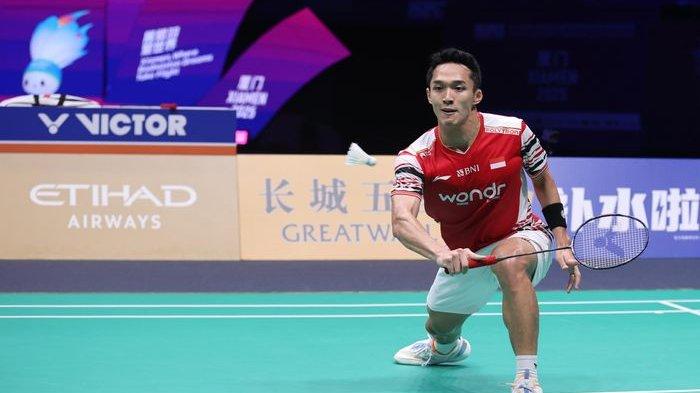 JOJO PARTAI PENENTU - Partai perempat final Sudirman Cup 2025 pada Jumat (2/5/2025) sore, satu partai penentu mempertandingkan sektor tunggal putra yakni Jonatan Christie yang berhadapan dengan juara dunia tunggal putra, Kunlavut Vitidsarn. Secara rekor pertemuan, Jonatan lebih unggul dari Vitidsarn dengan mencatatkan tujuh kemenangan dari 11 pertemuan.
