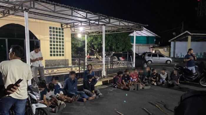 GENG MOTOR- Sebanyak 13 Orang terduga anggota geng motor pelaku aksi perusakan dan pengeroyokan berhasil diamankan Polres Pasaman Barat dan Polsek Pasaman pada Jumat (6/6/2025) malam. Para geng motor ini berhasil diamankan pada Jumat (6/6/2025) malam sekitar pukul 22.30 WIB di dua tempat yang berbeda.
