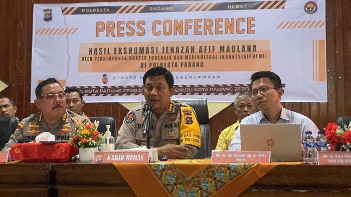 Jumpa pers penjelasan hasil ekshumasi jasad Afif Maulana (13) di Mapolresta Padang, Rabu (25/9/2024).