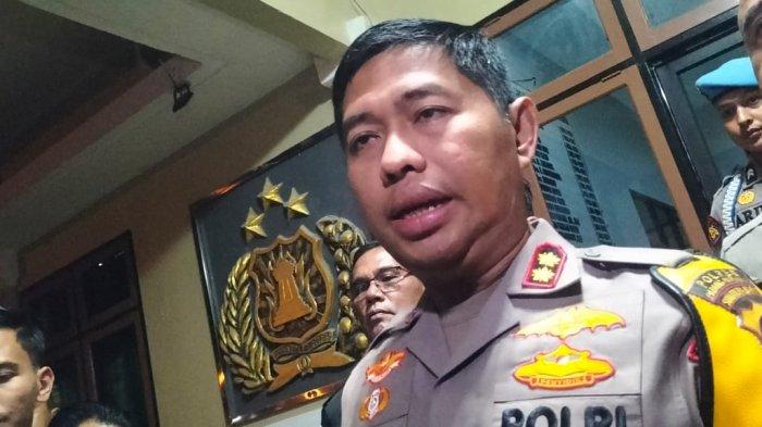 Kapolres Padang Pariaman AKBP Ahmad Faisol Amir, memberikan penjelasan hasil pemeriksaan tersangka pembunuhan gadis penjual gorengan di Kayu Tanam setelah IS ditangkap Kamis (19/9/2024).