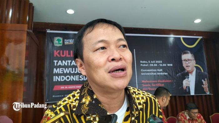 Ketua DPC PDI Perjuangan Kota Padang, Albert Hendra Lukman saat dijumpai beberapa waktu lalu.