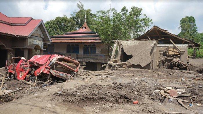 Kondisi rumah warga yang hanyut dan mengalami rusak parah di Parambahan Tanah Datar akibat banjir bandang dan lahar dingin, Sabtu (11/5/2024) silam.