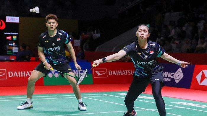 ADNAN/INDAH MELAJU - Hasil babak pertama Indonesia Open 2025, kembali bergulir pada Rabu (4/6/2025) hari ini di Istora Senayan, Jakarta. Langkah Ganda campuran Indonesia, Adnan Maulana/Indah Cahya Sari Jamil atau Adnan/Indah tidak terbendung tatkala mereka menjalani babak pertama Indonesia Open 2025 melawan unggulan pertama Tang Chun Man/Tse Ying Suet.