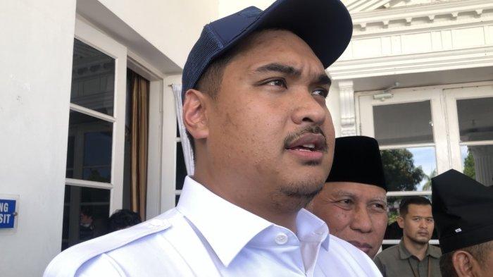 KUNKER MENPORA RI- Menteri Pemuda dan Olahraga Republik Indonesia (Menpora RI), Dito Ariotedjo saat diwawancarai wartawan di Istana Gubernur Sumbar, Kamis (3/7/2025). Dito Ariotedjo, menyatakan akan meninjau langsung kondisi Stadion GOR Haji Agus Salim Padang yang rencananya akan direnovasi atas bantuan Presiden Prabowo Subianto.