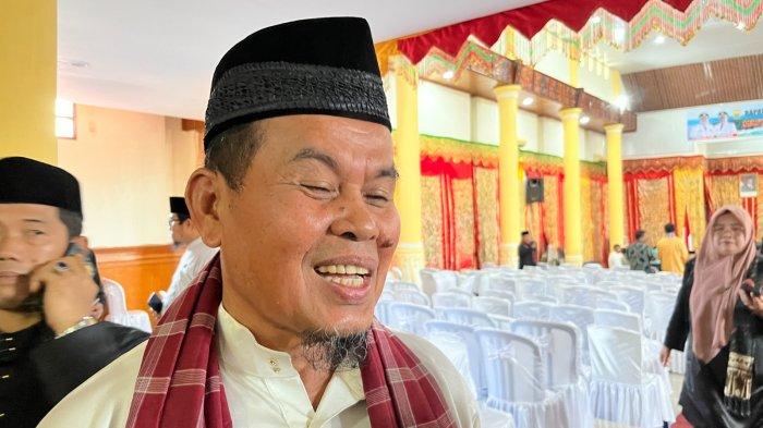 HUT KOTA PARIAMAN- Tokoh masyarakat Kota Pariaman Mukhlis Rahman, Rabu (2/7/2025). Mukhlis mengatakan, sejumlah pembangunan yang terbengkalai sampai saat ini harus menjadi sorotan bagi pemerintahan hari ini.