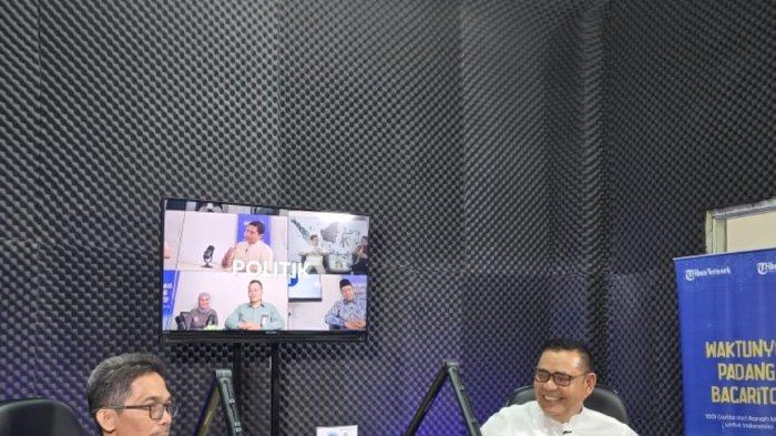 Kandidat Gubernur Sumbar Epyardi Asda berbincang dipandu Host Emil Mahmudsyah lewat Podcast Tamu Kita TribunPadang.com, Sabtu (8/6/2024).
