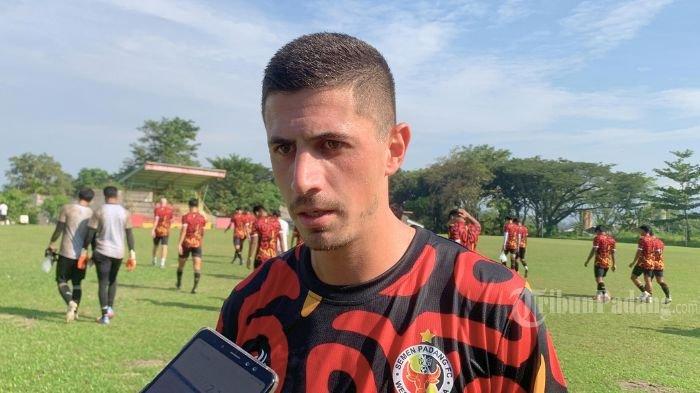 Pemain asing Semen Padang FC bernama Bruno Dybal.