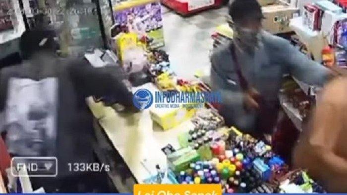 Perampokan bersenjata api viral di media sosial pada toko kelontong di Km 3 Jorong Sungai Nili, Nagari Sungai Kambut, Kecamatan Pulau Punjung, Kabupaten Dharmasraya, Sabtu (30/3/2024).