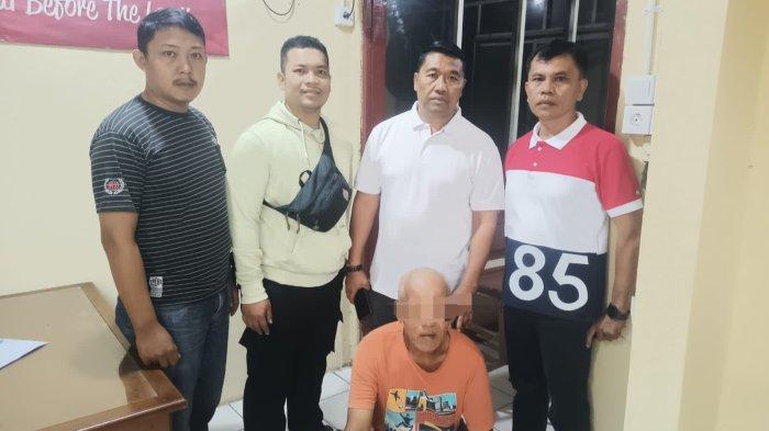 Proses evakausi jenazah dari seorang warga yang menjadi korban dugaan tindak pidana pembunuhan di Kora Sawahlunto, Sumatera Barat, Kamis (29/8/2024).