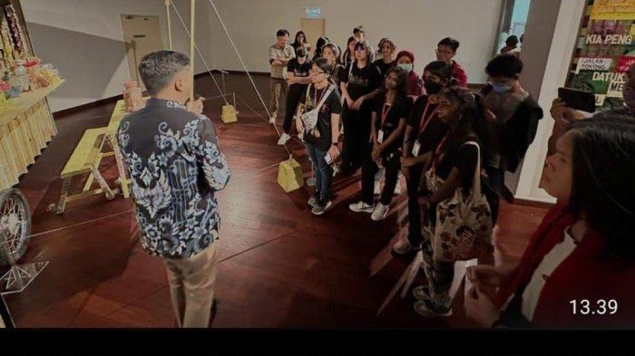 Komunitas seni rupa dari Padang, Propinsi Sumatera Barat, berpartisipasi dalam pameran seni bertaraf internasional, Indonesia – Malaysia – Thailand Growth Triangle (IMT-GT) 2024. Bertempat di Balai Seni Negara, Kuala Lumpur ini berlangsung dari 4 Juli 2024 hingga 1 Desember 2024 dengan mengusung tema