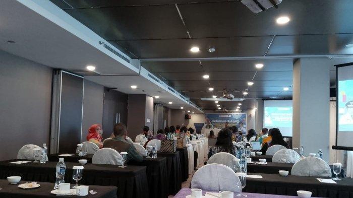 RAPAT - Rapat koordinasi kepariwisataan dan ekonomi kreatif (Ekraf) di hotel AsiaLink Jalan Teuku Umar No.1, Kampung. Seraya, Kec. Batu Ampar, Kota Batam.
