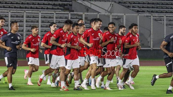 TIMNAS INDONESIA- Laga ketat antara Timnas Indonesia vs China diprediksi akan terjadi saat kedua tim bertarung di Stadion Utama Gelora Bung Karno (SUGBK), Jakarta, Kamis (5/6/2025). Sejauh ini baik Indonesia dan China masih memiliki kans untuk lolos ke babak selanjutnya.