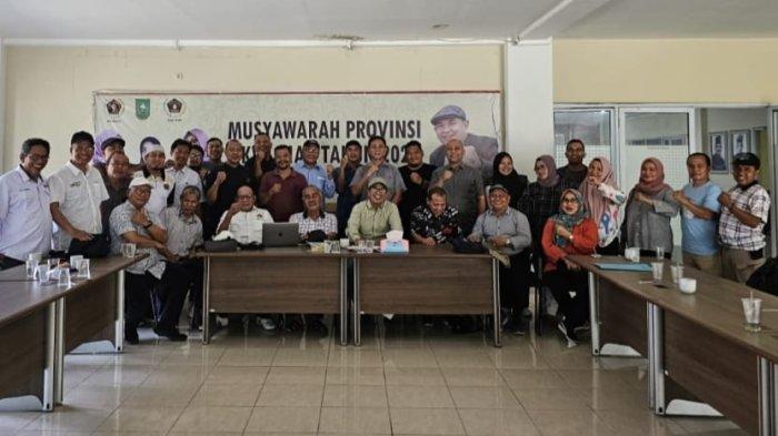 Guna menyambut Hari Pers Nasional (HPN) 2025, Persatuan Wartawan Indonesia (PWI) Provinsi Riau menggelar rapat pleno Kick-off di Kantor PWI Riau di Jalan Arifin Ahmad, Pekanbaru, Riau pada Senin (28/10/2024).