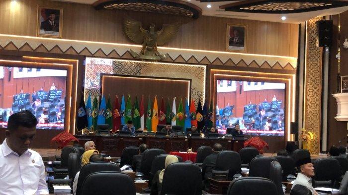 PARIPURNA RTRW SUMBAR: Suasana rapat paripurna Ranperda RTRW Provinsi Sumbar di DPRD Sumbar, Senin (17/3/2025).