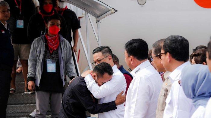 PULANGKAN KORBAN TPPO - Tim Pelindungan WNI Kementerian Luar Negeri, dibantu oleh KBRI Yangon dan KBRI Bangkok, Selasa (18/3/2025) telah berhasil memulangkan 400 WNI. Mereka diperkirakan sebagai terduga korban TPPO terjerumus jaringan online scam dari Myawaddy, Myanmar.