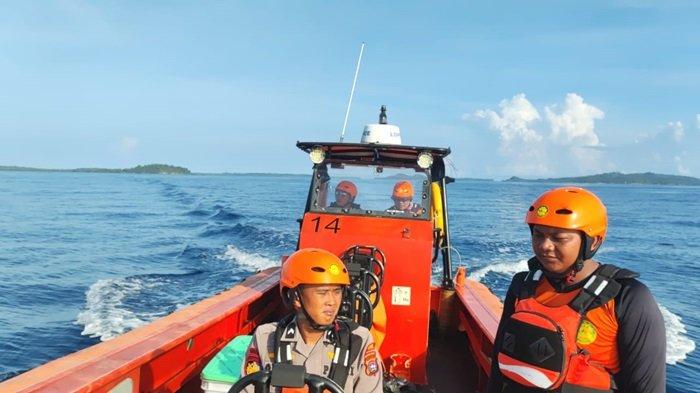 Tim SAR gabungan melakukan pencarian terhadap anak buah kapal (ABK) KM Aura 02 bernama Dendi Hendrianto (32) yang dilaporkan hilang setelah terjatuh ke laut di perairan Katiet, Kecamatan Sipora Selatan, Kabupaten Kepulauan Mentawai, Sumatera Barat (Sumbar). Kepala Kantor SAR Mentawai, Rudi, menyatakan hingga hari ketujuh pencarian belum membuahkan hasil.