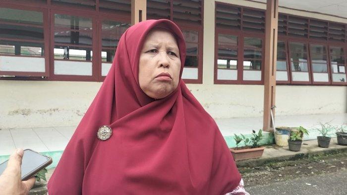 Yulismar, guru Nia Kurnia Sari di SMA Ins Kayu Tanam, Padang Pariaman, saat ditemui Rabu (11/9/2024).