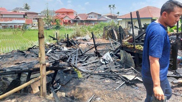 Kandang kuda terbakar di Jalan Tarok Ujung Bukit, Kecamatan Guguk Panjang, Kota Bukittinggi, Sumatera Barat (Sumbar), Jumat (15/9/2023).