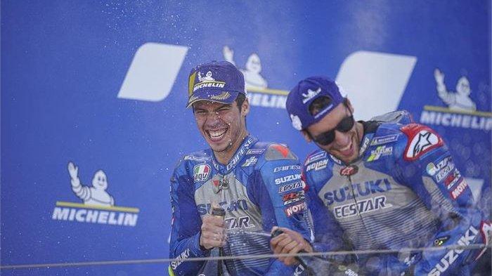 Ilustrasi; Selebrasi podium dua pembalap Suzuki Ecstar, Joan Mir (kiri) dan Alex Rins, setelah balapan MotoGP Aragon di Sirkuit Aragon, Spanyol, 18 Oktober 2020.