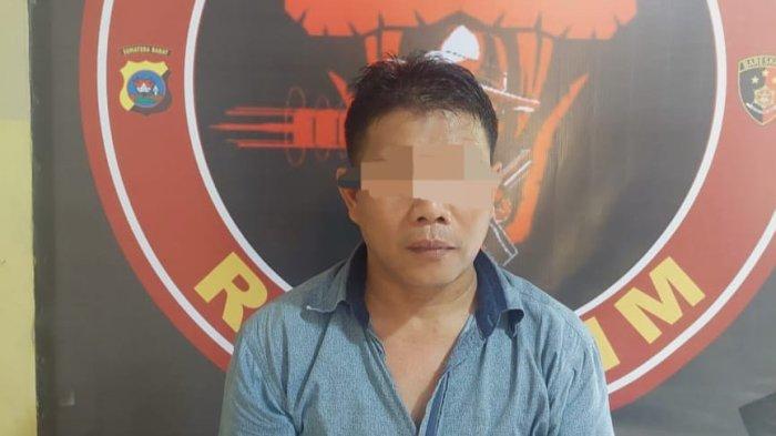 Polsek Lubuk Begalung ringkus pelaku diduga melakukan pemalsuan dokumen negara di Kota Padang, Provinsi Sumatera Barat, Rabu (14/8/2024).