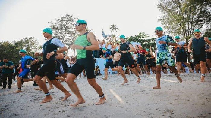 Para peserta Bintan Triathlon beberapa tahun lalu. (Dok. Humas Bintan Resorts).