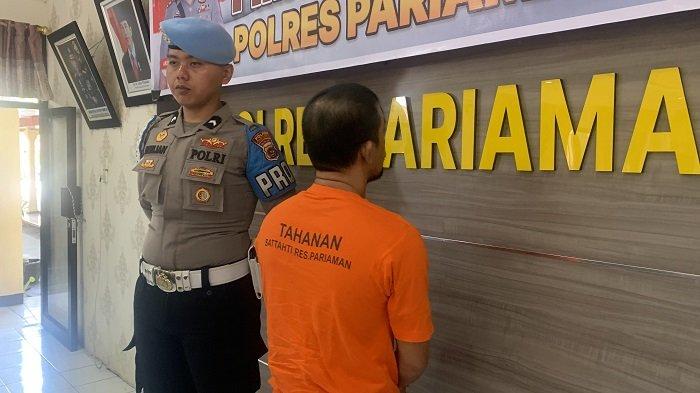 Tersangka H pengedar narkotika jenis sabu yang bertransaksi di destinasi wisata saat diamankan di Mapolres Pariaman, Rabu (2/10/2024).