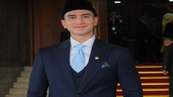 Verrell Bramasta - Aksi Verrell Bramasta saat Rapat DPR Tuai Pujian