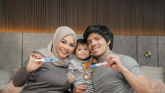 Aurel Hermansyah hamil anak kedua, Atta Halilintar dan Ameena bahagia.