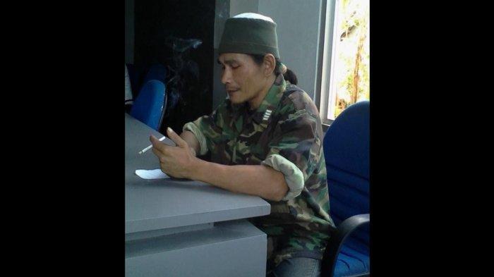 Darto, ayah di Kuningan yang menggergaji jari anak perempuannya yang ketahuan mencuri. Peristiwa ini terjadi di rumah Darto di Desa Sakerta Timur, Kecamatan Darma, Kuningan, Minggu (17/12/2023).