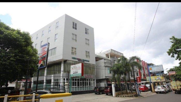 AZZA Hotel yang berada di Jalan Kapten Anwar Sastro No 1296, Sungai Pangeran, Kecamatan Ilir Timur I, Kota Palembang.