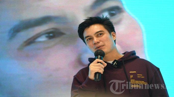BAIM BAWA BUKTI -- Baim Wong sebagai brand ambassador (BA) hadir dalam Benhill Urban Collection di atrium Tunjungan Plaza, Kota Surabaya, Jawa Timur, Sabtu (29/1/2022).. Baim Wong Sudah Bawa 83 Bukti 12 Saksi, Paula Verhoeven Dicap tak Siap