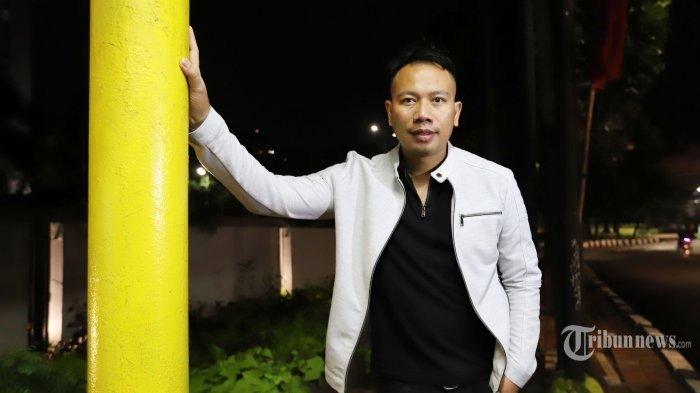 VICKY SIAPKAN THR - Selebritis Vicky Prasetyo saat ditemui dikawasan Tebet, Jakarta Selatan, Jumat (23/11/2018). Bongkar bisnisnya, Vicky Prasetyo siapkan THR Rp 1 Miliar