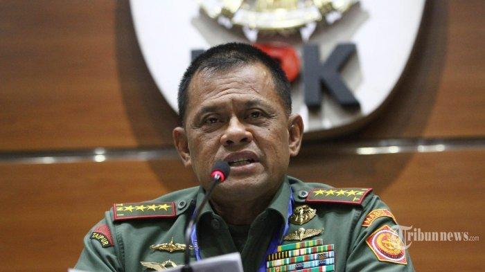 GATOT NURMANTYO - Panglima TNI Jenderal Gatot Nurmantyo saat konferensi pers di gedung KPK, Jakarta, terkait penanganan kasus pengadaan helikopter AugustaWestland (AW)-101 yang diliai terlalu mahal, Jumat (26/5/2017). Buntut Hina Sutiyoso, masa lalu Hercules dibongkar