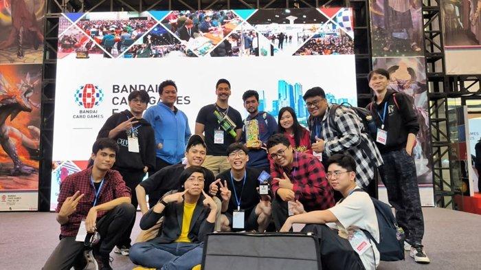DIGI-IN bersama Yoshi Sudarso di event Bandai Card Games Festival 24-25 World Tour di Jakarta.