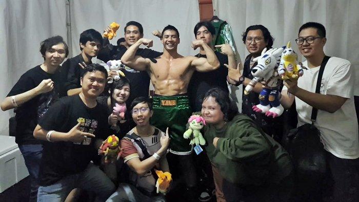 DIGI-IN bersama Yoshi Sudarso setelah memenangkan pertandingan di event Superstar Knockout Vol. 2 di Jakarta International Velodrome Jakarta Timur, 7 Desember 2024.