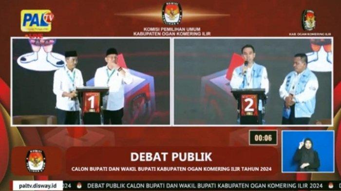 Pasangan calon nomor urut 01 HM Dja'far Shodiq dan Abdiyanto serta paslon nomer 02 H Muchendi Mahzareki dan Supriyanto saat mengikuti debat publik perdana yang telah berlangsung pada Jumat (1/11/2024) malam dilokasi Hotel Novotel Kota Palembang.