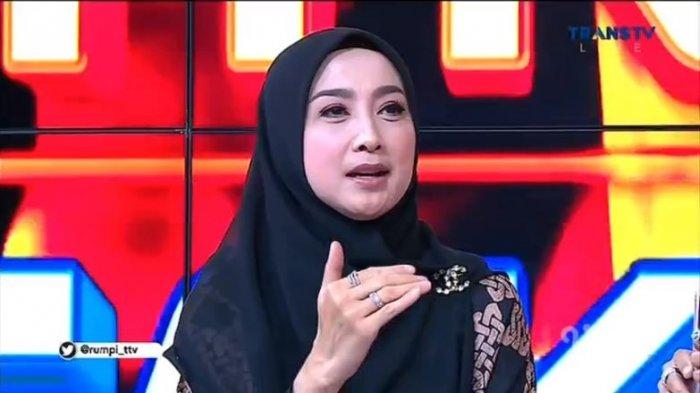 Desy Ratnasari jadi tamu program Rumpi TRANS TV, Jumat (10/6/2022).